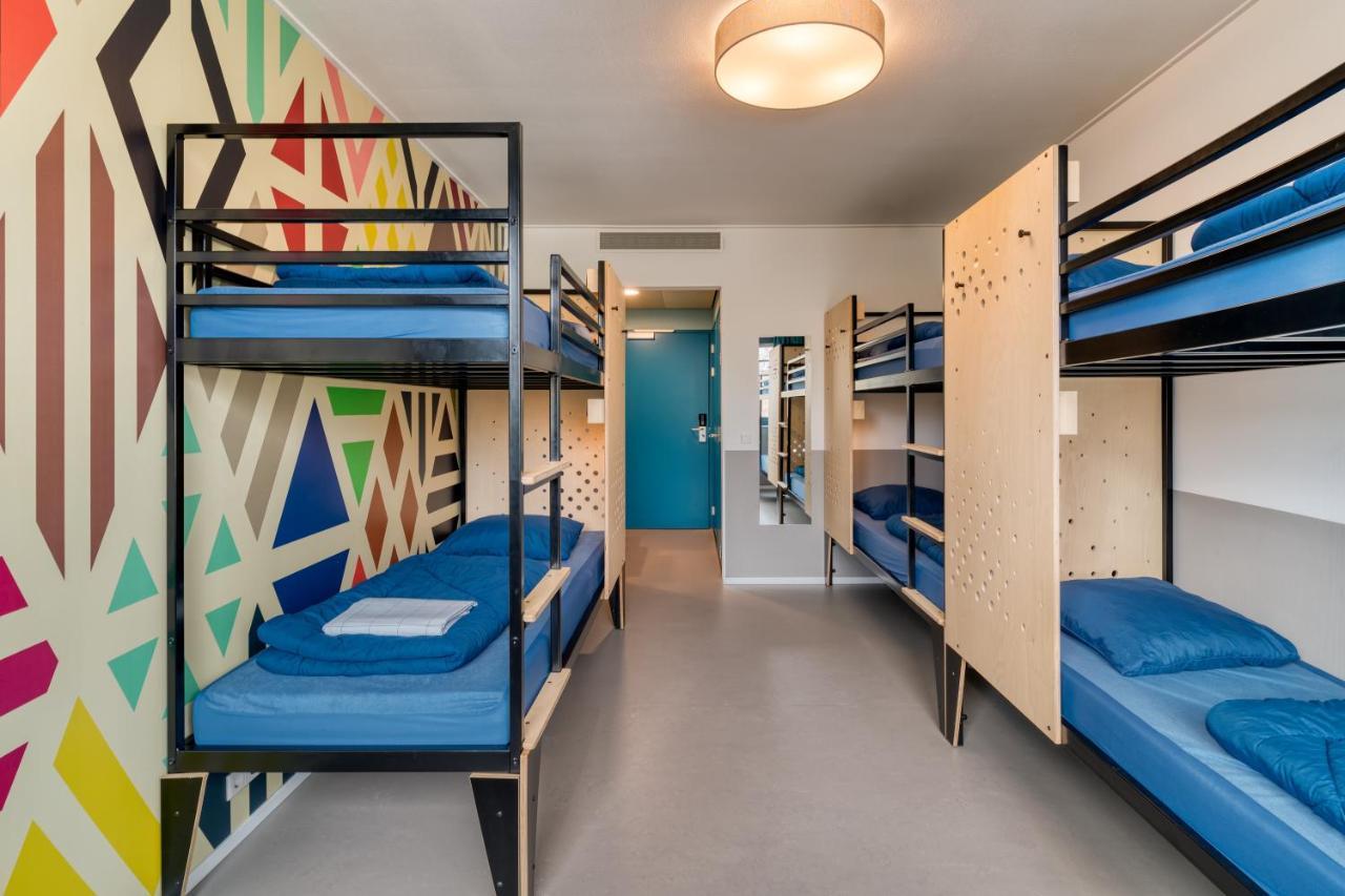 Zimmer für 6 Personen mit eigenem Bad und Dusche